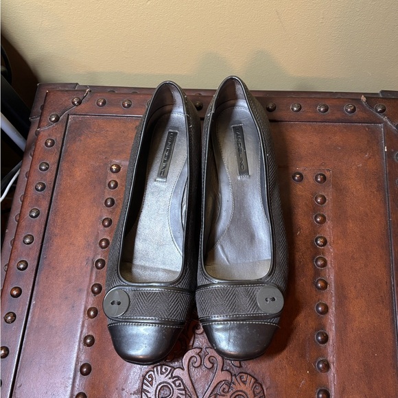 Bandolino Hailey Women’s Flat (size 8.5) - Picture 3 of 7